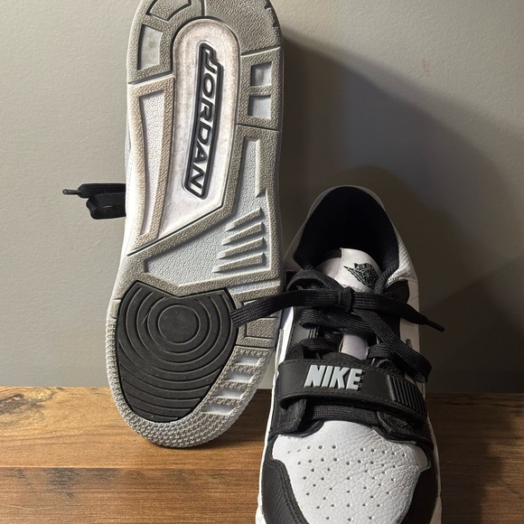 NIKE Air Jordan 1 Legacy 312 GS - Picture 6 of 6